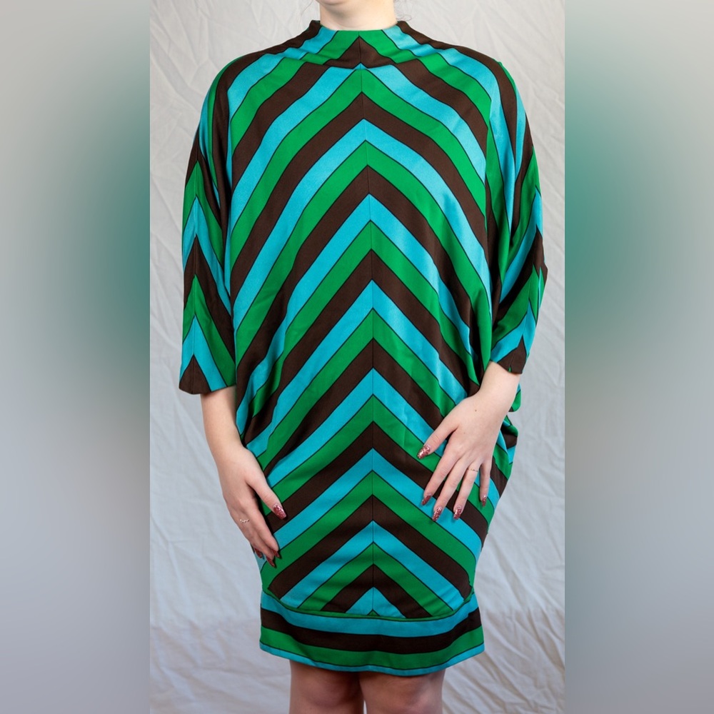 Vintage 1970s “1/Up” Brand Dolman/Bat Sleeve Dress Chevron Pattern Sz Small?